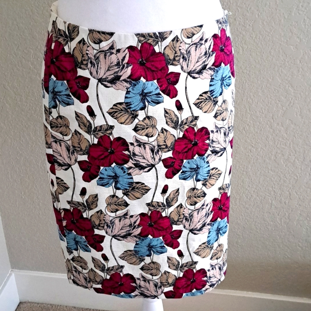 NWT Ann Taylor Floral Skirt Size 4P
